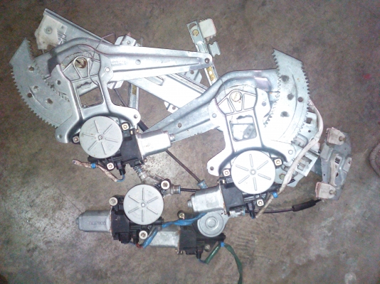 รางกระจกเทียน่า