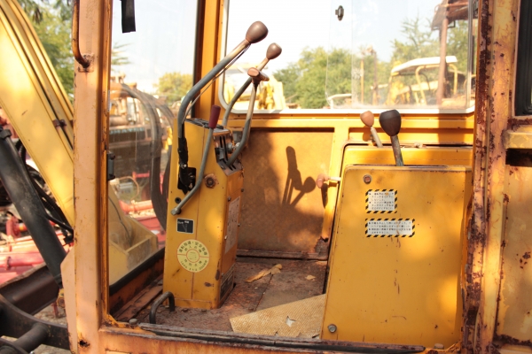 ขายแบคโฮ MITSUBISHI PC30 4สูบ ตู้เก๋ง เดิมๆจากนอก สภาพ 85\%-90\% ราคา 235,000บาท ขายแบคโฮ MITSUBISHI PC30 4สูบ ตู้เก๋ง เดิมๆจากนอก สภาพ 85\%-90\% ราคา 235,000บาท