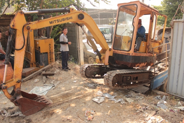 ขายแบคโฮ MITSUBISHI PC30 4สูบ ตู้เก๋ง เดิมๆจากนอก สภาพ 85\%-90\% ราคา 235,000บาท ขายแบคโฮ MITSUBISHI PC30 4สูบ ตู้เก๋ง เดิมๆจากนอก สภาพ 85\%-90\% ราคา 235,000บาท