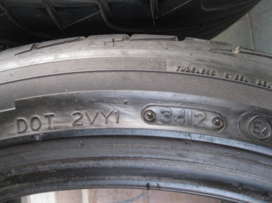 ขายยาง TRIANGLE 245-40-18 ปี12 คู่ 3800