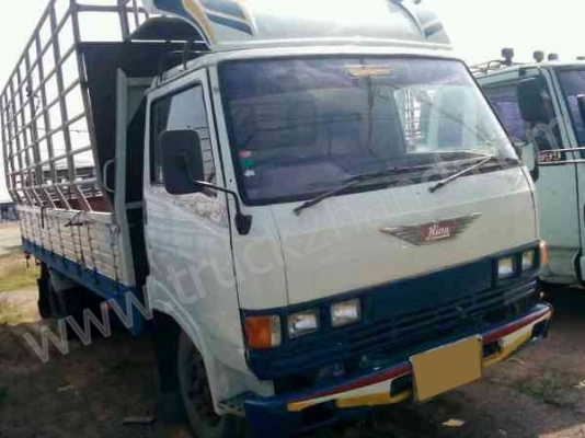 รถบรรทุก 6 ล้อ ยี่ห้อ HINO รุ่นKM779