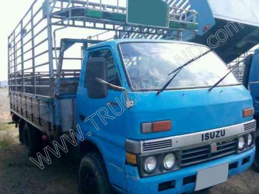 รถบรรทุก 6 ล้อ ยี่ห้อ ISUZU  100 แรงม้า