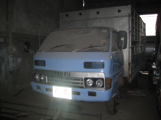 ขายรถบรรทุก 6ล้อKS110 แรง เครื่อง4BD1สภาพพร้อมใช้งานพื้นเหล็กคอกเหล็ก ยาง 750พึงเปลี่ยนใหม่บรรทุกข้าวโพด 10 ตันสบายเครื่องดีใช้ได้จนลืม ขายเพราะไม่มีคนขับ ติดต่อคุณเอ๋   089-9455306