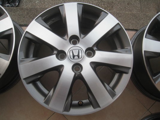 ขายล้อแม็กมือสอง Honda Freed 15"x5.5" et50 4รู100 ล้อมีรอยบ้างตามการใช้งานครับ  สนใจติดต่อเล็กคลองสามครับ (081-3747940)