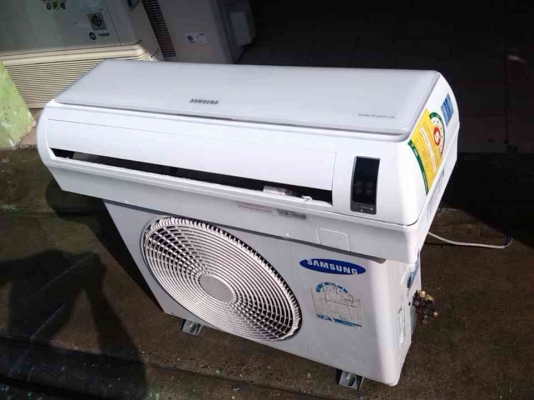 **** ขายแอร์ Samsung 9000 BTU สภาพสวย ****