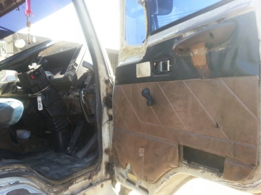 ขายรถสิบล้อบรรทุกน้ำมัน Isuzu 240 หัวขาว FXZ23NFY 2 เพลา เครื่อง P11C โหลดบน ทะเบียนพร้อม