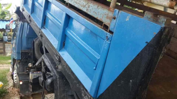 รถอีซูซุ 6 ล้อดั้ม 115 แรงม้า ปี 37  สนใจติดต่อ 081 - 6079515