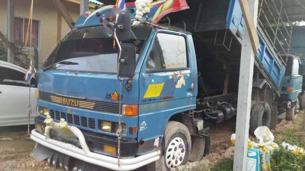 รถอีซูซุ 6 ล้อดั้ม 115 แรงม้า ปี 37  สนใจติดต่อ 081 - 6079515