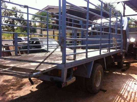 รถอีซูซุ 6 ล้อ รั่ว 120 แรงม้า ปี 40  ( ฝาขาว. )   สนใจติดต่อ 081 - 6079515