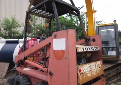 ขายรถตักล้อยาง ขนาดเล็ก TOYOTA: SGK3 - 10045 ราคา 98,000 บาท ขายรถตักล้อยาง ขนาดเล็ก TOYOTA: SGK3 - 10045 ราคา 98,000 บาท