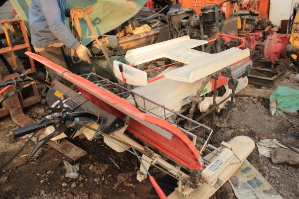 ขายรถดำนาเดินตาม KOBOTA NS400 GS130-1P 3.4แรง ราคา 48,000 บาท ขายรถดำนาเดินตาม KOBOTA NS400 GS130-1P 3.4แรง ราคา 48,000 บาท