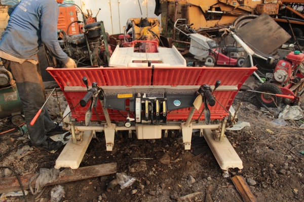 ขายรถดำนาเดินตาม KOBOTA NS400 GS130-1P 3.4แรง ราคา 48,000 บาท ขายรถดำนาเดินตาม KOBOTA NS400 GS130-1P 3.4แรง ราคา 48,000 บาท