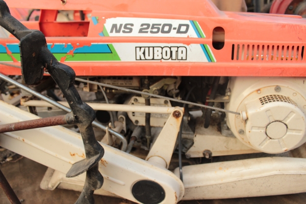 ขายรถดำนาเดินตาม KOBOTA NS250D 3แรง ราคา 32,000 บาท ขายรถดำนาเดินตาม KOBOTA NS250D 3แรง ราคา 32,000 บาท