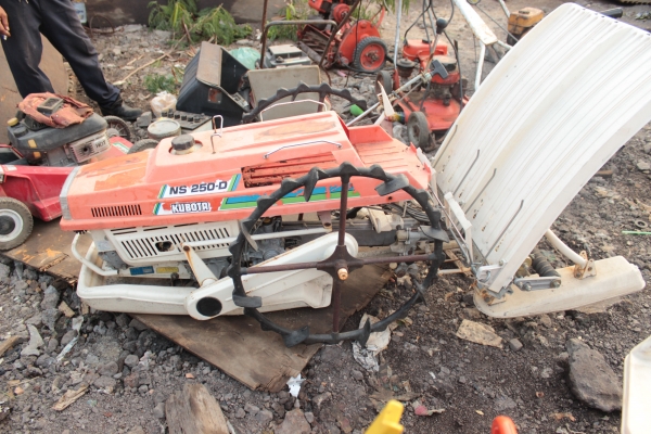 ขายรถดำนาเดินตาม KOBOTA NS250D 3แรง ราคา 32,000 บาท ขายรถดำนาเดินตาม KOBOTA NS250D 3แรง ราคา 32,000 บาท