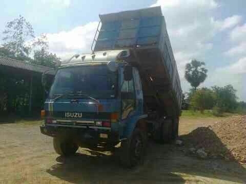 รถอีซูซุ 10 ล้อดั้ม 210 แรงม้า.  สนใจติดต่อ 081 - 6079515
