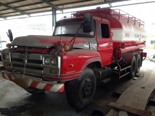 รถอีซูซุ 10 ล้อ หน้ายาว 165 แรงม้า. ( รถบรรกน้ำมัน.)  สนใจติดต่อ 081 - 6079515