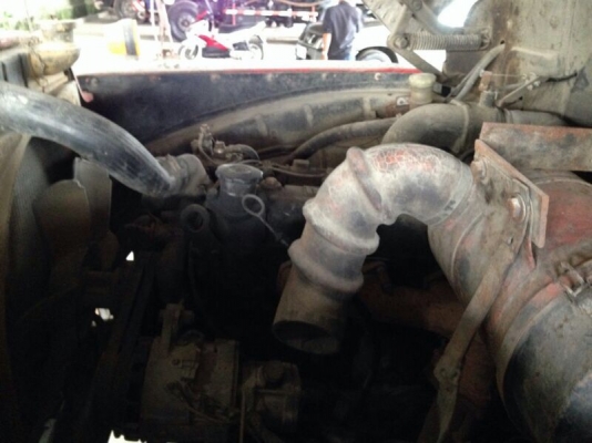 รถอีซูซุ 10 ล้อ หน้ายาว 165 แรงม้า. ( รถบรรกน้ำมัน.)  สนใจติดต่อ 081 - 6079515