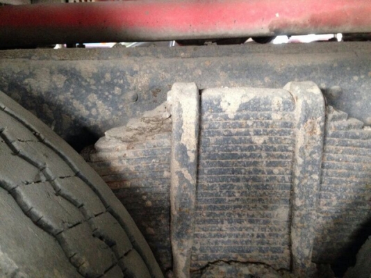 รถอีซูซุ 10 ล้อ หน้ายาว 165 แรงม้า. ( รถบรรกน้ำมัน.)  สนใจติดต่อ 081 - 6079515