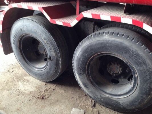 รถอีซูซุ 10 ล้อ หน้ายาว 165 แรงม้า. ( รถบรรกน้ำมัน.)  สนใจติดต่อ 081 - 6079515