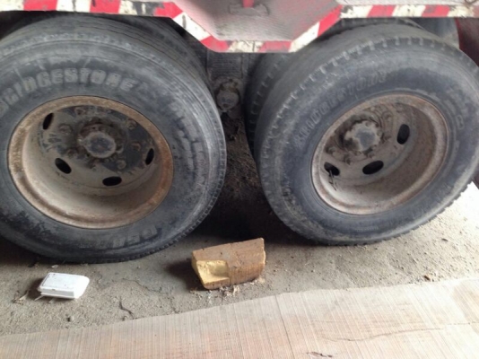 รถอีซูซุ 10 ล้อ หน้ายาว 165 แรงม้า. ( รถบรรกน้ำมัน.)  สนใจติดต่อ 081 - 6079515