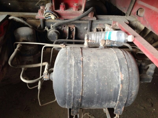 รถอีซูซุ 10 ล้อ หน้ายาว 165 แรงม้า. ( รถบรรกน้ำมัน.)  สนใจติดต่อ 081 - 6079515