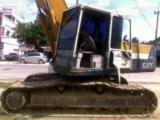 รถแบคโฮ KOMATSU  200 - 5  สนใจติดต่อ 081 - 6079515