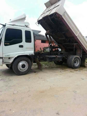 รถอีซูซุ 6 ล้อดั้ม FTR 200 แรงม้า ปี 48  สนใจติดต่อ 081 - 6079515