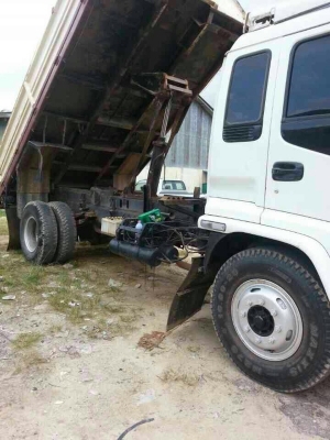 รถอีซูซุ 6 ล้อดั้ม FTR 200 แรงม้า ปี 48  สนใจติดต่อ 081 - 6079515