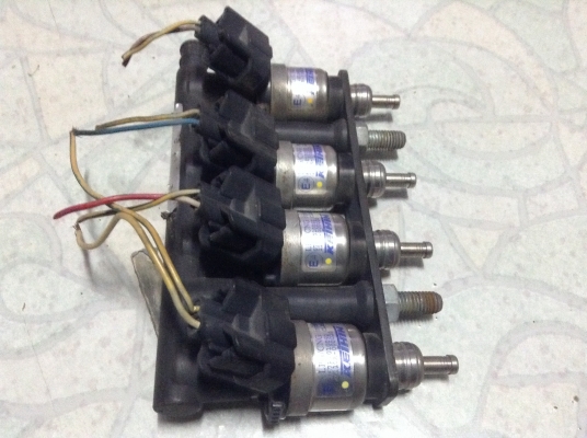 ชุดหัวฉีด keihin สีเหลือง 4 หัว 3000 บาท