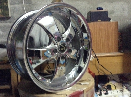 แม็กโคเมี่ยมขอบ17 สภาพใหม่ 5 รู 114 สี่วง 8500 บาท แม็กโคเมี่ยมขอบ17 สภาพใหม่ 5 รู 114 สี่วง 8500 บาท