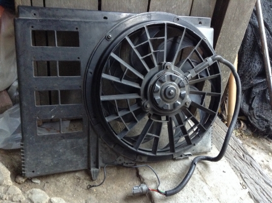 พัดลมไฟฟ้า volvo 960 ไฟเล็ก 1800 บาท