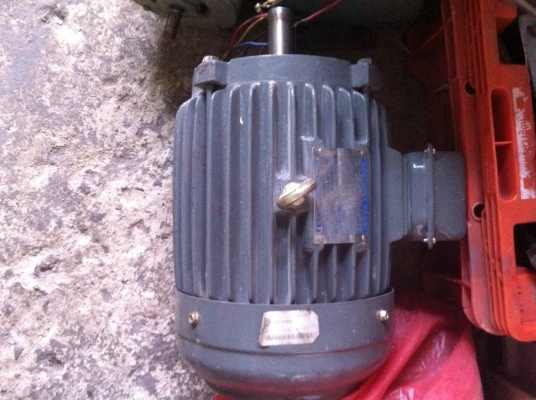 ขาย !! มอเตอร์ 3 แรง 380v. ยี่ห้อ teco พร้อมใช้งาน