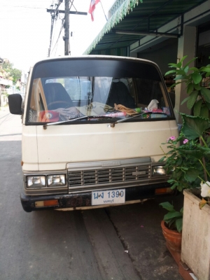 ขาย รถตู้ nissan urvan e23