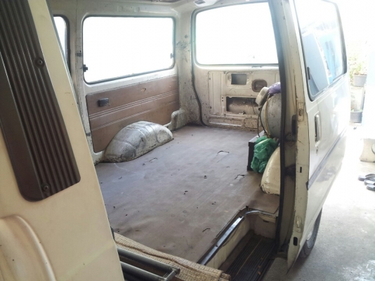 ขาย รถตู้ nissan urvan e23 ขาย รถตู้ nissan urvan e23