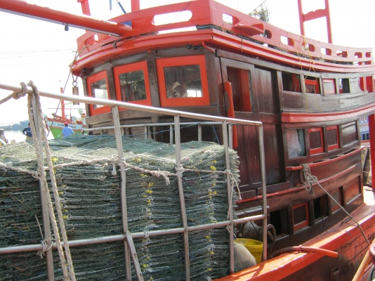 ขายเรือประมงสภาพใหม่พร้อมอุกรณ์ลอบปูสองลำ ขายเรือประมงสภาพใหม่พร้อมอุกรณ์ลอบปูสองลำ