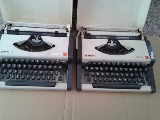 เครื่องพิมพ์ดีด OLYMPIA English