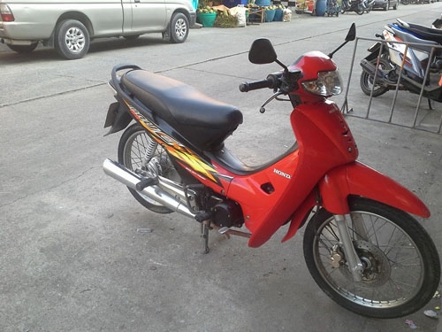 Wave 100 ปี 47 ไมล์ฟ้า รถบ้าน เดิมสุดๆ ชุดสีสวย เครื่องแน่น เอกสารพร้อม Wave 100 ปี 47 ไมล์ฟ้า รถบ้าน เดิมสุดๆ ชุดสีสวย เครื่องแน่น เอกสารพร้อม