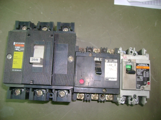 ขายเบรคเกอร์ 3 ตัว