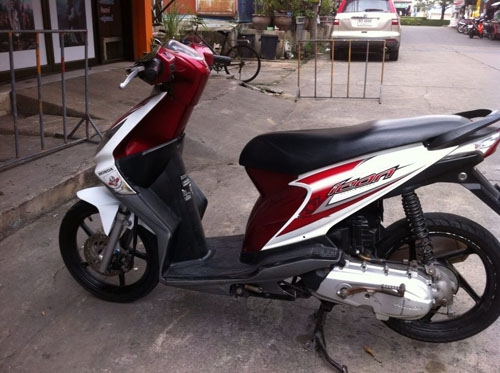 ขายด่วน ICON ปี 52 สีแดง ขาว ล้อแม็ก เครื่องเดิมๆเอกสารครบ ชุดสีสดรถสวยจ้า ขายด่วน ICON ปี 52 สีแดง ขาว ล้อแม็ก เครื่องเดิมๆเอกสารครบ ชุดสีสดรถสวยจ้า