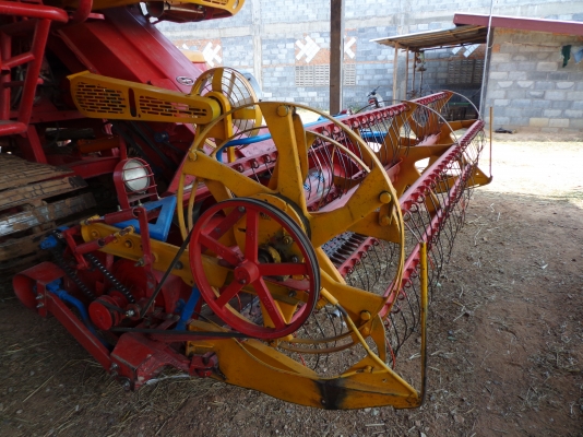 ขายด่วน รถเกี่ยวข้าวศักดิ์พัฒนา 210 แรงม้าเทอร์โบ ( อุ้ม 2.5 ตัน) ขายด่วน รถเกี่ยวข้าวศักดิ์พัฒนา 210 แรงม้าเทอร์โบ ( อุ้ม 2.5 ตัน)