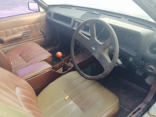 FORD COTINA GL ฝากระโปงใหญ่ วางเครื่อง NISSAN ดีเซล 6 สูบ 2800 CC. หน้าดิส หลังดรั๊ม เบาะใหญ่ หนังสีน้ำตาล ภายในครบๆ ขับสบายๆ FORD COTINA GL ฝากระโปงใหญ่ วางเครื่อง NISSAN ดีเซล 6 สูบ 2800 CC. หน้าดิส หลังดรั๊ม เบาะใหญ่ หนังสีน้ำตาล ภายในครบๆ ขับสบายๆ