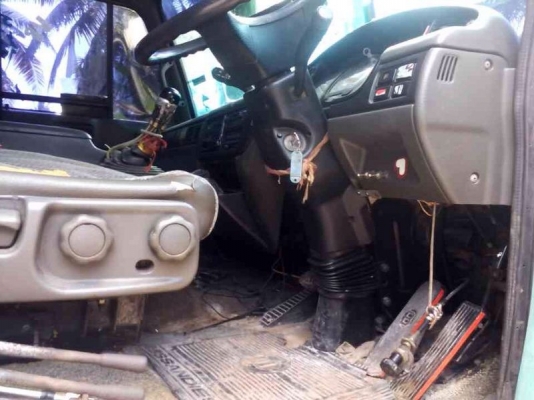 รถนิสสัน 10 ล้อดั้ม 230 แรงม้า.  สนใจติดต่อ 081 - 6079515