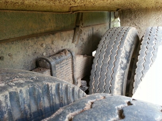 รถนิสสัน 10 ล้อดั้ม 230 แรงม้า.  สนใจติดต่อ 081 - 6079515