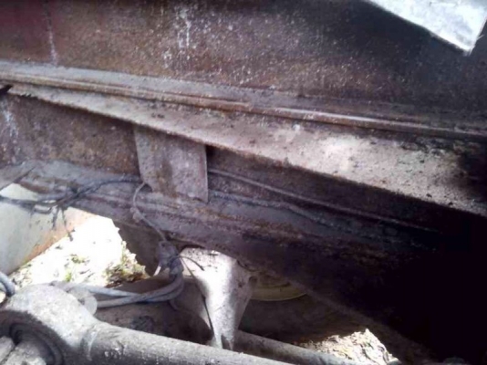 รถนิสสัน 10 ล้อดั้ม 230 แรงม้า.  สนใจติดต่อ 081 - 6079515