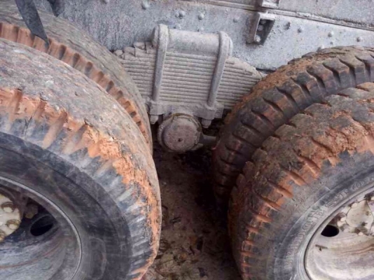 รถนิสสัน 10 ล้อดั้ม 230 แรงม้า.  สนใจติดต่อ 081 - 6079515