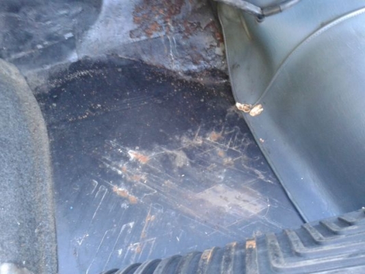 มาสด้าน้อย 1200 เกียร์คอ ห้าขอ สีสวย พร้อมใช้ ปรับราคา 33000