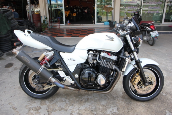 ขาย HONDA CB1300 ปี2001 ท่อแต่งไททาเนียมทั้งเส้น อินวอยล์ เสียสรรพสามิตแล้ว