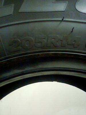 205R14 LED677 1คู่ยางใหม่ราคามือสอง