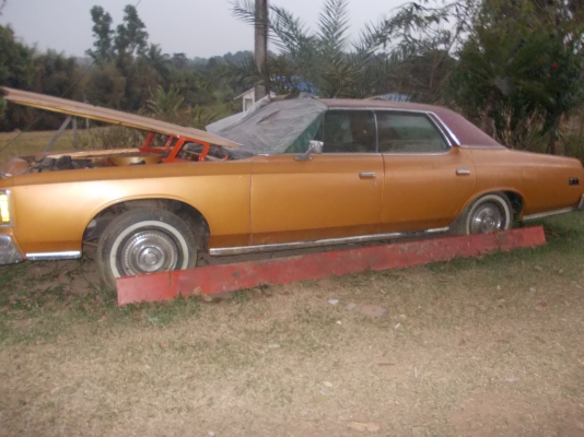 ร้าน m601 ขายฟอร์ด  ltd  เครื่องv8 ทะเปียนแท้พร้อมโอน