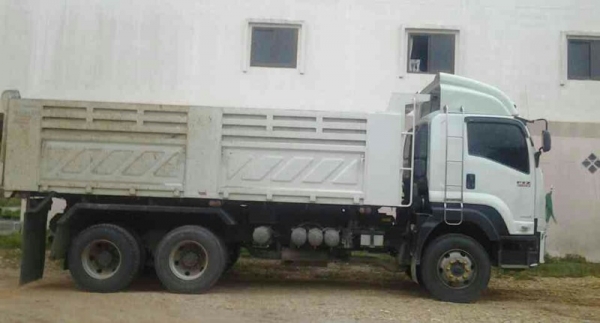 รถอีซูซุ 10 ล้อดั้ม 360 แรงม้า ปี 55  ( รถวิ่ง 16x,xxx กม. ) สนใจติดต่อ 081 - 6079515